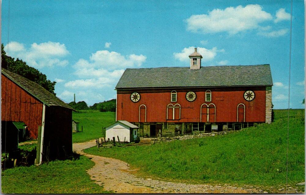 Berks Hex Sign Barn Heart of Dutchland Vintage Postcard SP17-27